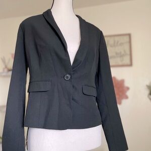 Ann Taylor Black Blazer with Tailored Fit and Classic Lapel Size 2P